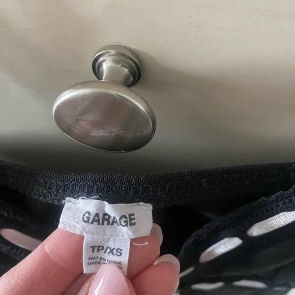 Garage Black and White Top - Picture 2 of 3